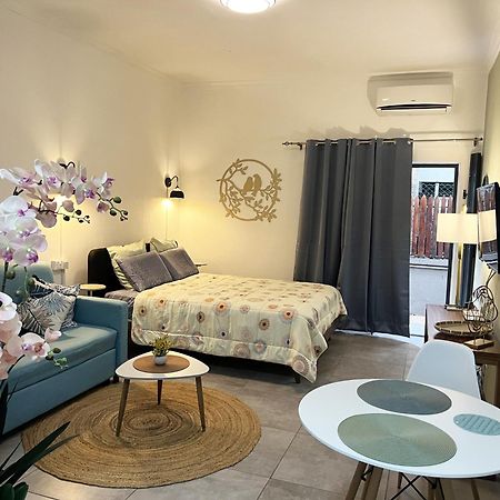 Newly Renovated Studio Apartment With Rooftop Pool, Few Steps To The Beach Flic-en-Flacq المظهر الخارجي الصورة