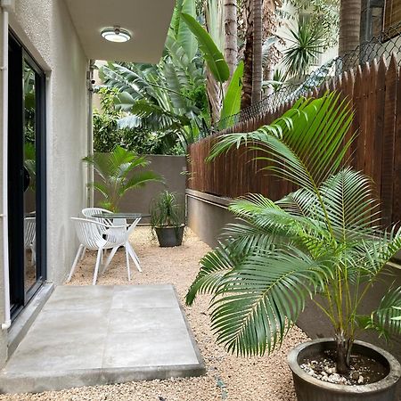 Newly Renovated Studio Apartment With Rooftop Pool, Few Steps To The Beach Flic-en-Flacq المظهر الخارجي الصورة