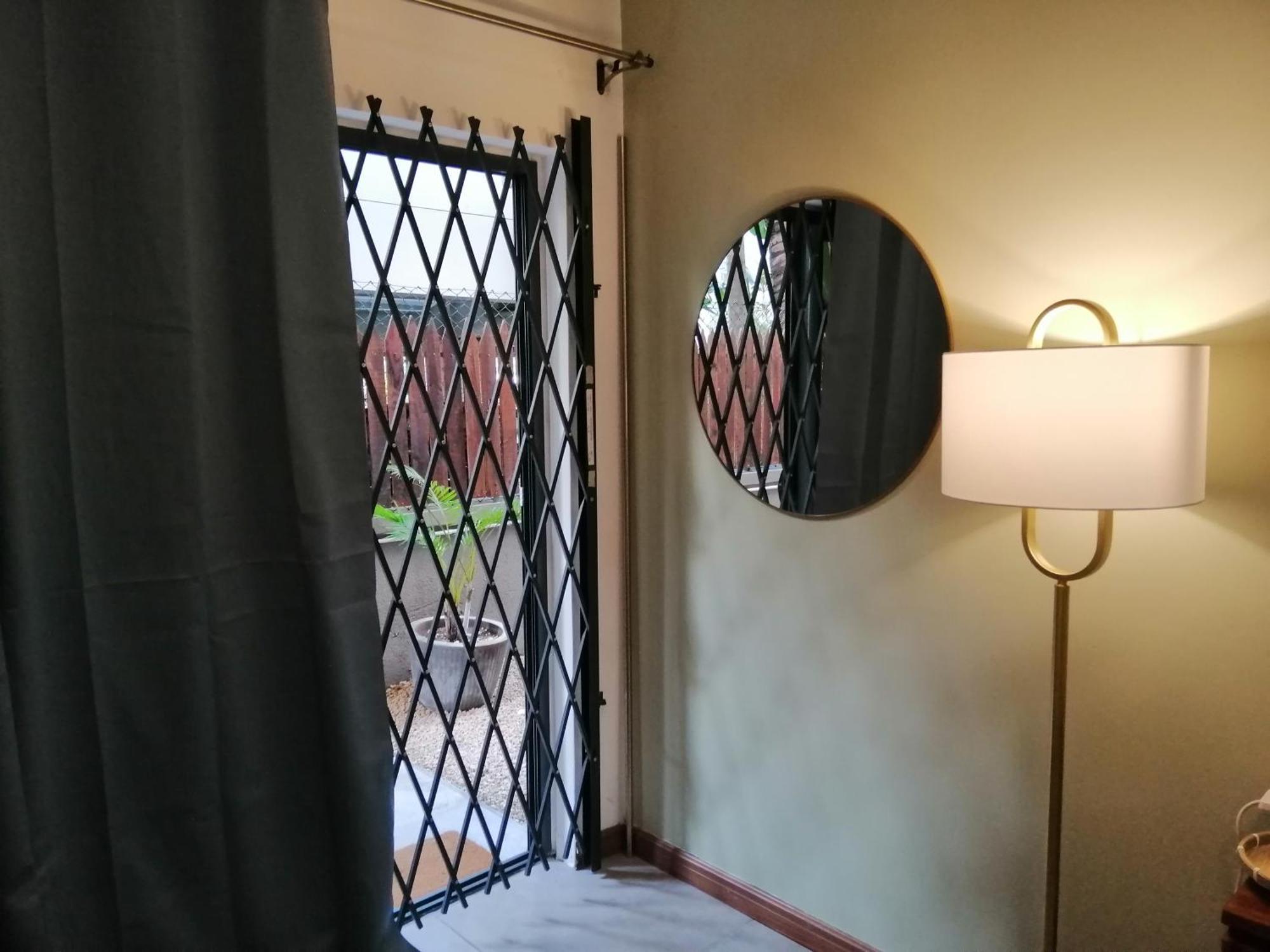 Newly Renovated Studio Apartment With Rooftop Pool, Few Steps To The Beach Flic-en-Flacq المظهر الخارجي الصورة