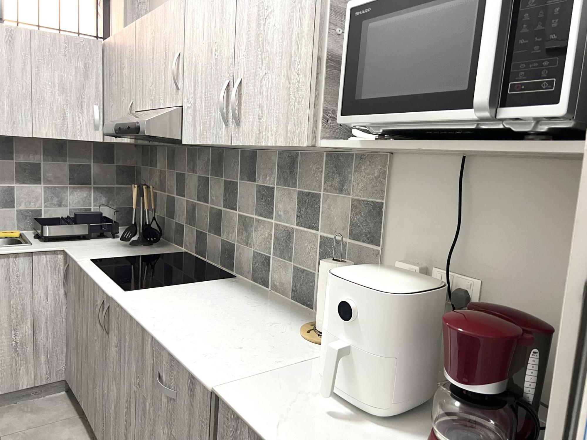 Newly Renovated Studio Apartment With Rooftop Pool, Few Steps To The Beach Flic-en-Flacq المظهر الخارجي الصورة