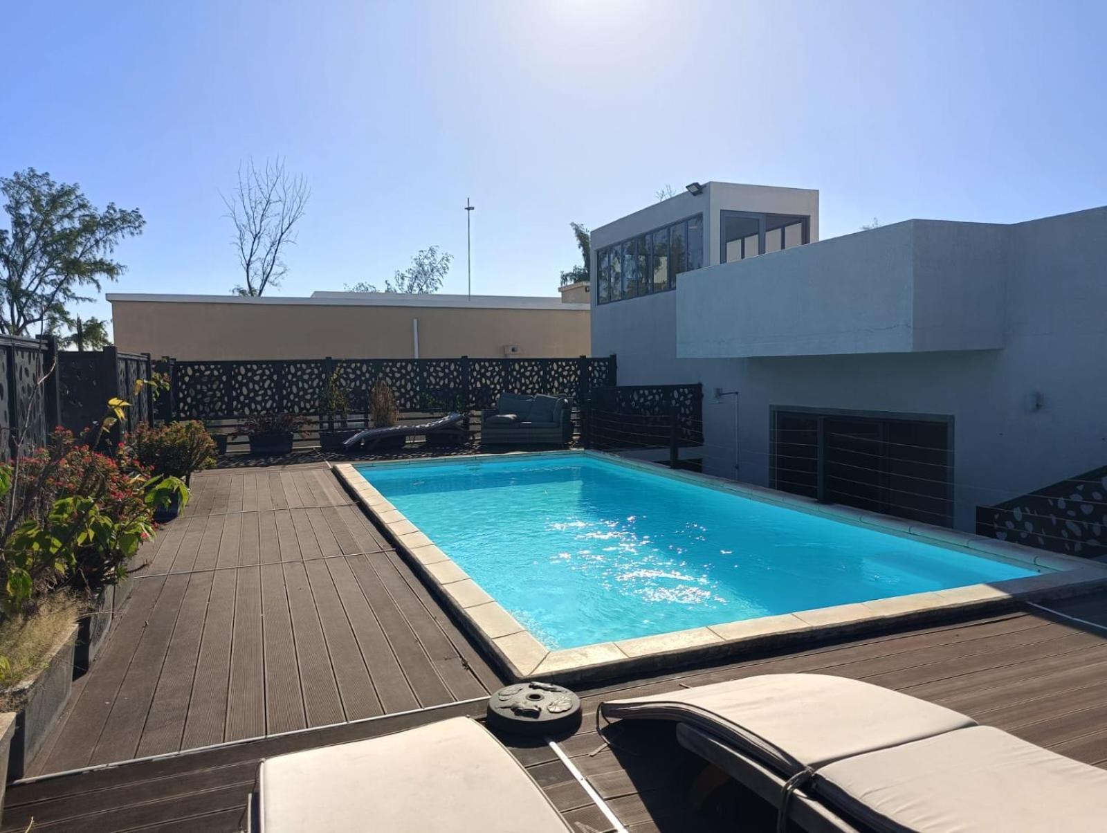 Newly Renovated Studio Apartment With Rooftop Pool, Few Steps To The Beach Flic-en-Flacq الغرفة الصورة
